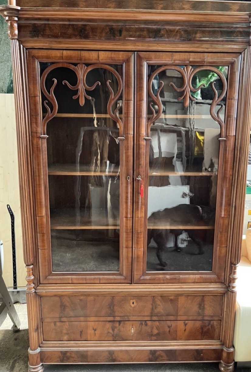 Armadio antico restaurato in legno