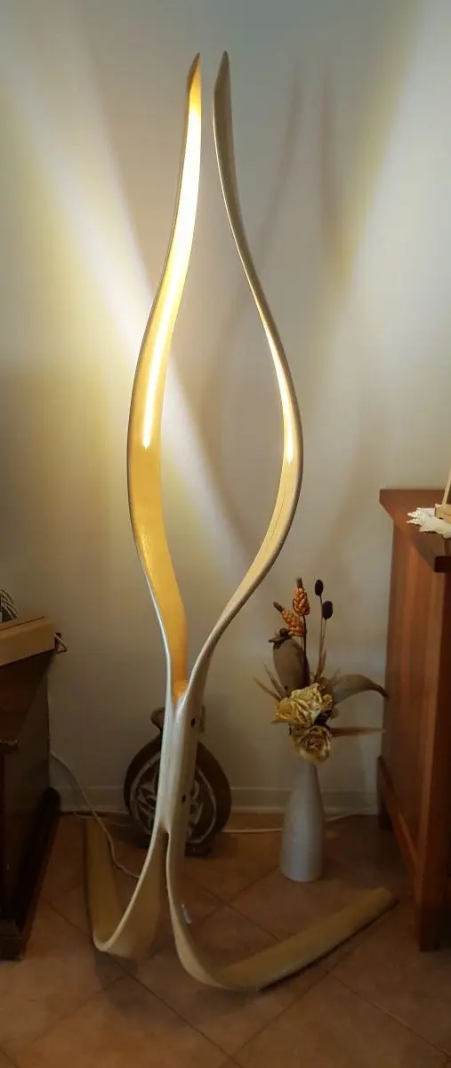Lampada lunga in legno artigianale