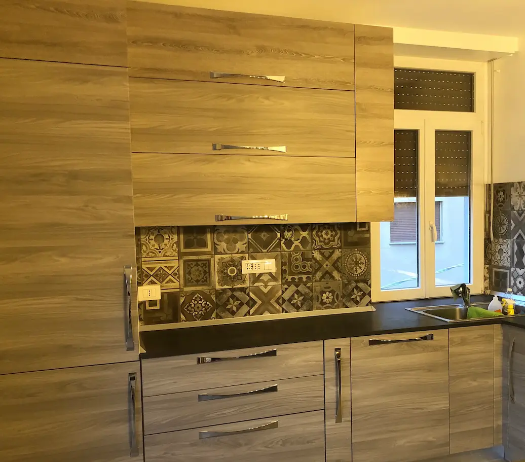 Arredo artigianale da cucina in legno