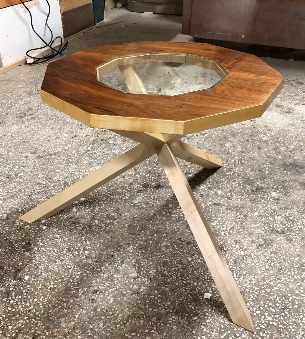 Tavolino rotondo in legno