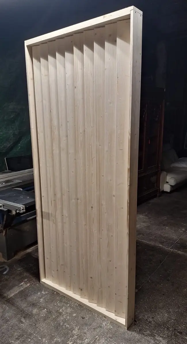 Separè in legno grezzo